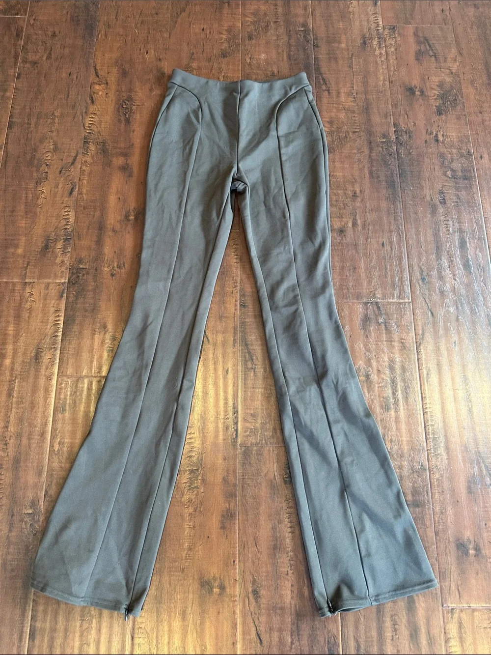 ALO Yoga Women’s Flared Leggings in Dark Olive